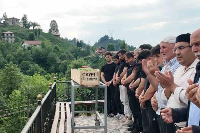 Rize’deki feci kazada hayatını kaybeden kadın toprağa verildi