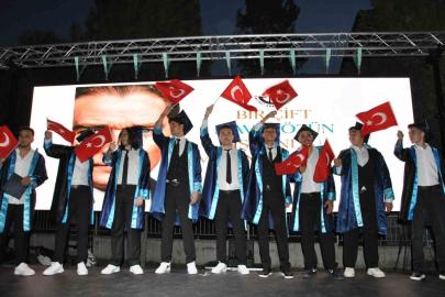 Salihli Anadolu Lisesi’nde mezuniyet coşkusu