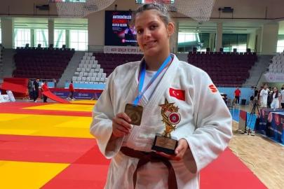 Salihlili Hira Kılkış Türkiye Şampiyonu oldu