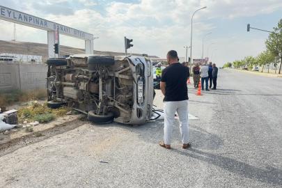 Şanlıurfa’da kamyonet devrildi: 2 yaralı