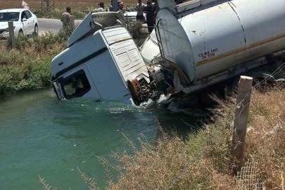 Şanlıurfa’da tanker ve kamyon sulama kanalına düştü: 2 yaralı