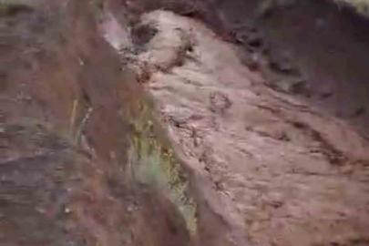 Saray ilçesinde sağanak yağış sele neden oldu