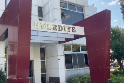 Seferihisar Belediyesine yönelik gerçekleştirilen rüşvet ve yolsuzluk soruşturması kapsamında adliyeye sevk edilen Seferihisar Belediye Başkanı İsmail Yetişkin tutuklandı.