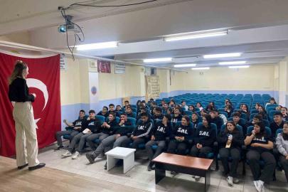 Selendi’de liseliler yapay zeka ile geleceğe hazırlandı