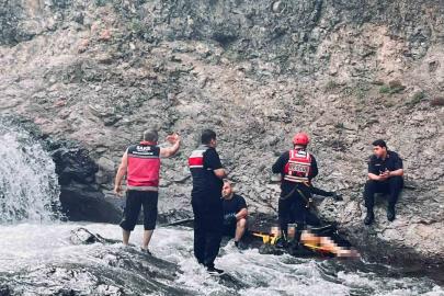 Serinlemek için girdiği derede akıntıya kapılan gencin cansız bedenine ulaşıldı
