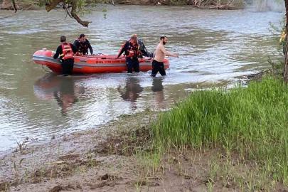 Serinlemek için girdiği ırmakta mahsur kaldı, AFAD ekipleri kurtardı