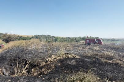 Silivri’de otluk alanda çıkan yangın söndürüldü
