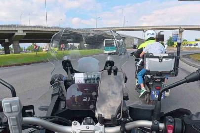 Sınava gireceği okulu karıştıran öğrenciyi motosikletli polisler yetiştirdi