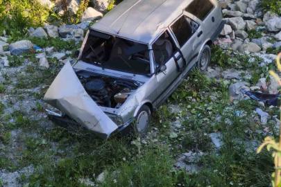 Sinop’ta otomobil şarampole uçtu: 2 yaralı