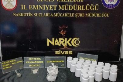 Sivas’ta uyuşturucu operasyonu: 2 kişi tutuklandı, bol miktarda uyuşturucu madde ele geçirildi