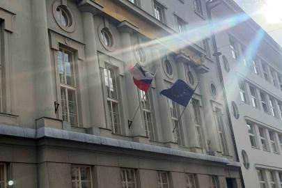 Slovenya’da İsrail yanlısı yeni hükümet, göreve gelir gelmez Filistin bayrağını indirdi