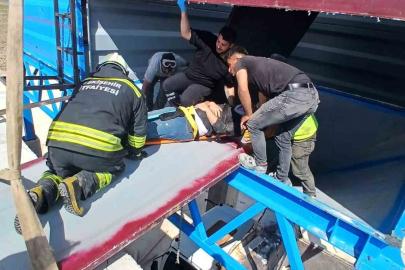 Taş kırma kuyusuna düşen 2 işçiyi itfaiyeciler kurtardı