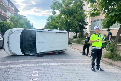 Tavşanlı’da otomobil yan yattı: 2 yaralı