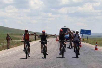 "Terörsüz Türkiye" için 20 km pedal çevirdiler