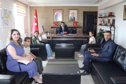 Tomarza’da en çok kitap okuyan öğrenciler ödüllendirildi