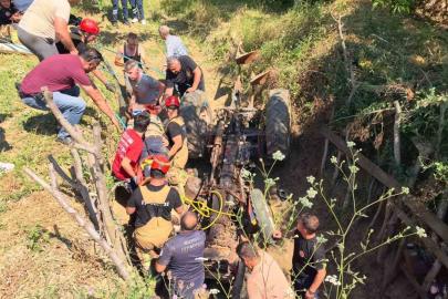 Traktörün altında kalan adam ağır yaralandı