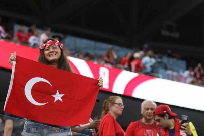 Türkiye - ABD maçını stadyumda 70 bin 492 taraftar takip etti