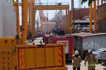 Tuzla’da tersanede bakımdaki gemide çıkan yangın söndürüldü