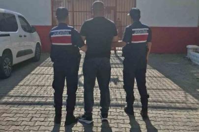 Uyuşturucu ve hırsızlık suçlarından aranan 2 hükümlü yakalandı