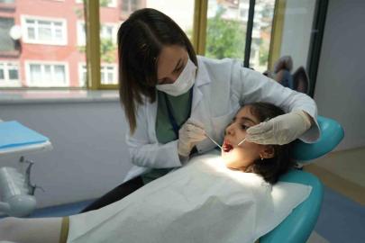 Uzmanından uyarı: "Nasıl olsa düşecek" denilen süt dişleri okul başarısını etkiliyor