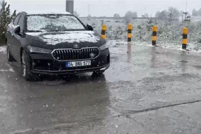 Yaylada aniden bastıran kar, çobanlara zor anlar yaşattı