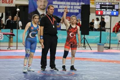 Yıldızlar Güreş Türkiye Şampiyonu, Sivas’ta devam ediyor