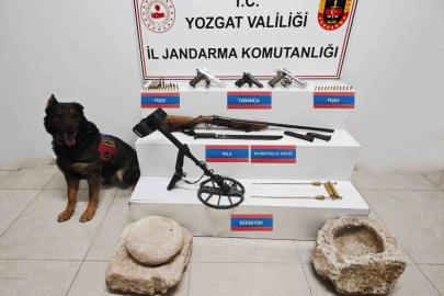 Yozgat’ta tarihi eser nitelikli obje ve silahlar ele geçirildi