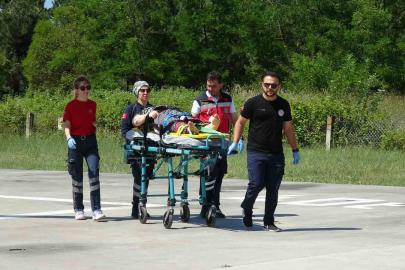 Yüksekten düşen kadının imdadına ambulans helikopter yetişti