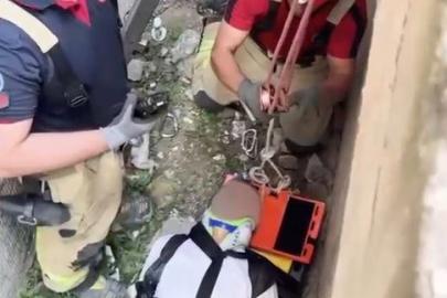 Zeytinburnu’nda 5 metre yükseklikten boşluğa düşen şahsın kurtarılma anı kameraya yansıdı