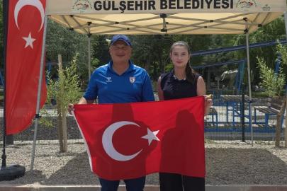 14 yaşındaki Sıla’dan Türkiye rekoru