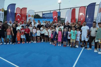 15 Temmuz Spor Vadisi’nde ödüllü tenis turnuvasında şampiyonlar belli oldu
