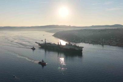 325 metrelik dev boru döşeme gemisi İstanbul Boğazı’ndan geçiş yaptı