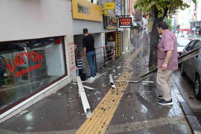 4’üncü kattan aşağı düştü, şans eseri ölen ya da yaralanan olmadı