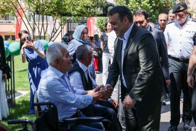 5 ton plastik kapak, 17 tekerlekli sandalyeye dönüştü