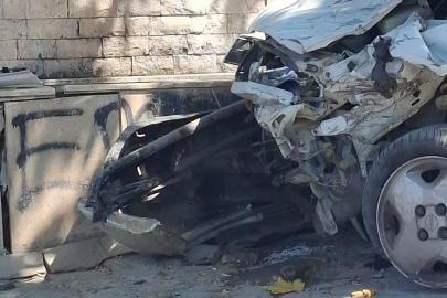 94 yaşındaki sürücü park halindeki araçlara çarptı