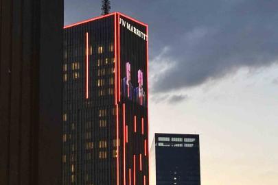 ABD Başkanı Trump’ın kalacağı otele Cumhurbaşkanı Erdoğan ile birlikte yer aldığı fotoğraf yansıtıldı