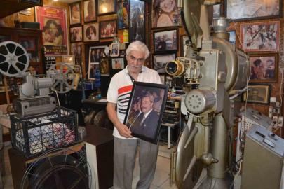 Adana’da Kadir İnanır anısına ücretsiz sinema gösterimi yapılıyor