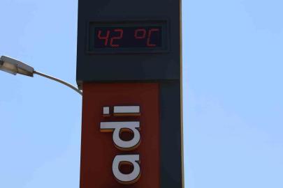 Adana’da termometreler 42 dereceyi gösterdi