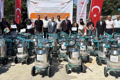 Adıyaman’da süt sağım makineleri üreticilere dağıtıldı