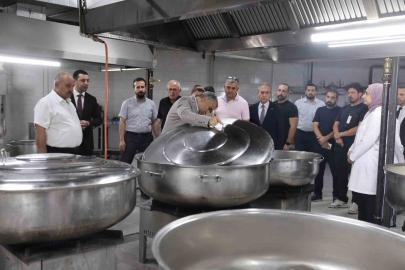 ADÜ Rektörü Kent, merkez yemekhanesinde incelemelerde bulundu
