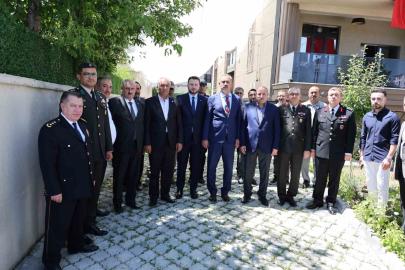 Ağrı Valisi Bozkurt’tan 15 Temmuz gazisi Yusuf Balıkçı’ya evinde ziyaret