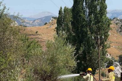 Alanya’da otluk alanda çıkan yangın büyümeden söndürüldü