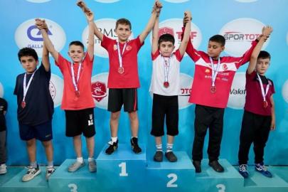 Aliağalı güreşçilerden iki Türkiye derecesi birden
