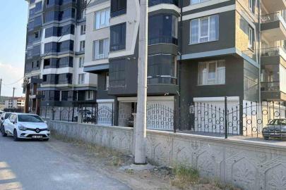 Alzaymır hastası kadın 5. kattan düşerek hayatını kaybetti