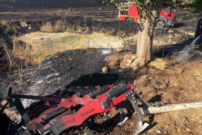 Anız yangınına müdahale eden traktör alevlere teslim oldu