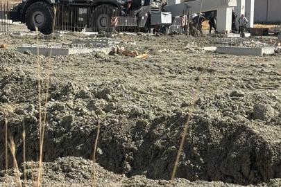 Ankara’da fabrika inşaatında korkutan kaza: Beton kolon vinç kabininin üzerine düştü