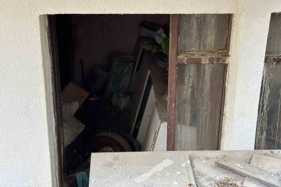 Ankara’da yaşlı çifte ait evden kamyon dolusu çöp çıkartıldı