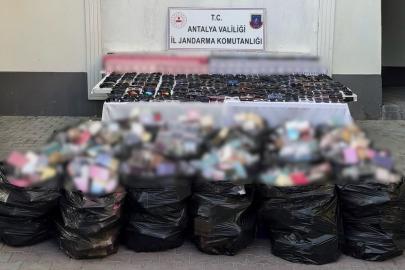 Antalya’da 5 milyon liraya yakın kaçak gözlük ve parfüm operasyonu