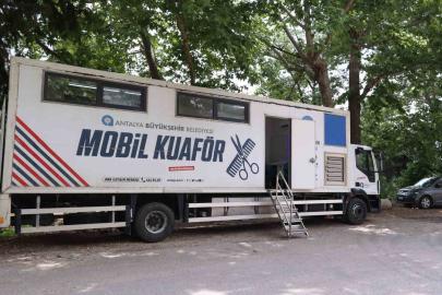 Antalya’da mobil kuaför tırı yaylalarda hizmet veriyor