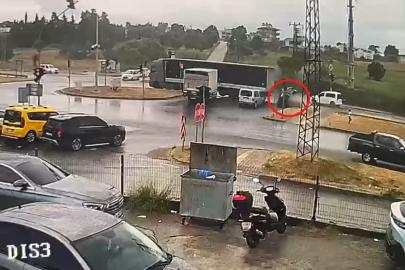 Antalya’da otomobilin tır sürükleyip takla attırdığı anlar kamerada: 3 yaralı